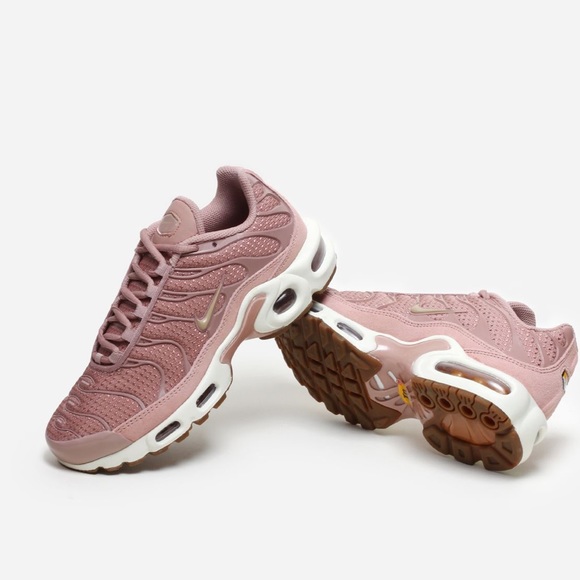 nike air max plus particle pink